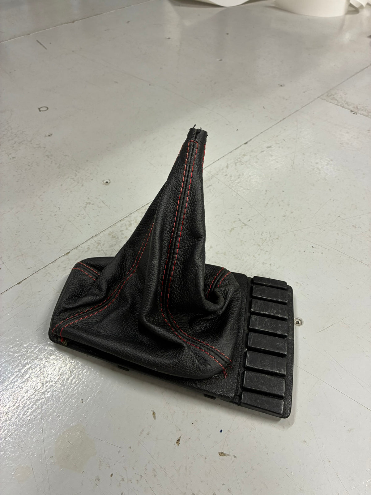 Leður | Leather Gear gaiter (notað) Mk2 Golf GTI Rauður saumur