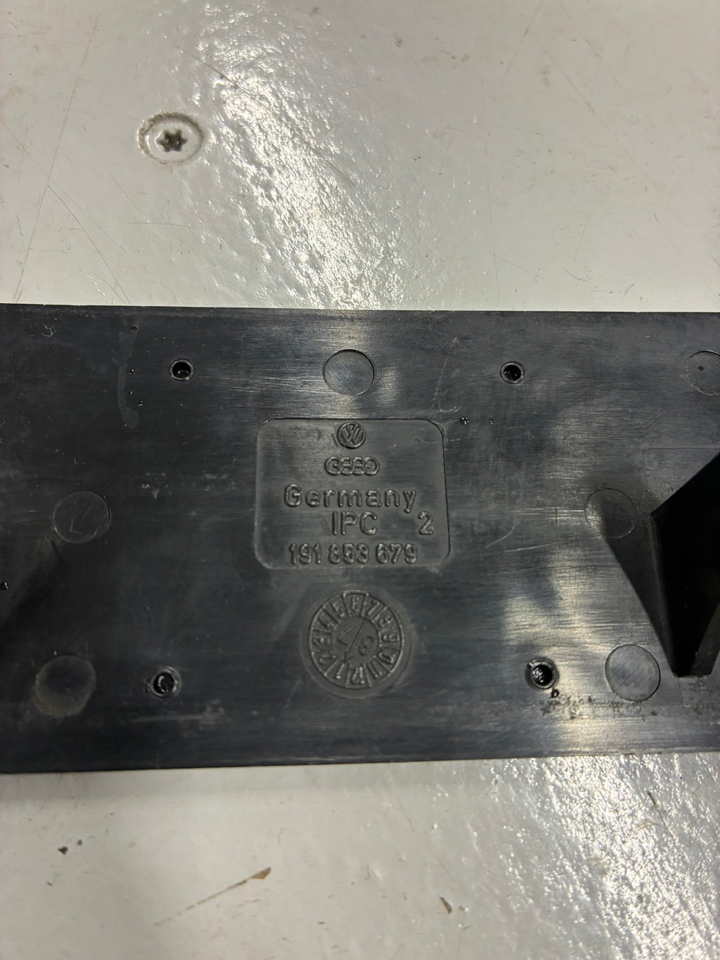 VW Mk2 Golf GTi grill logo NOTAÐ 1984-1987| Genuine original used part