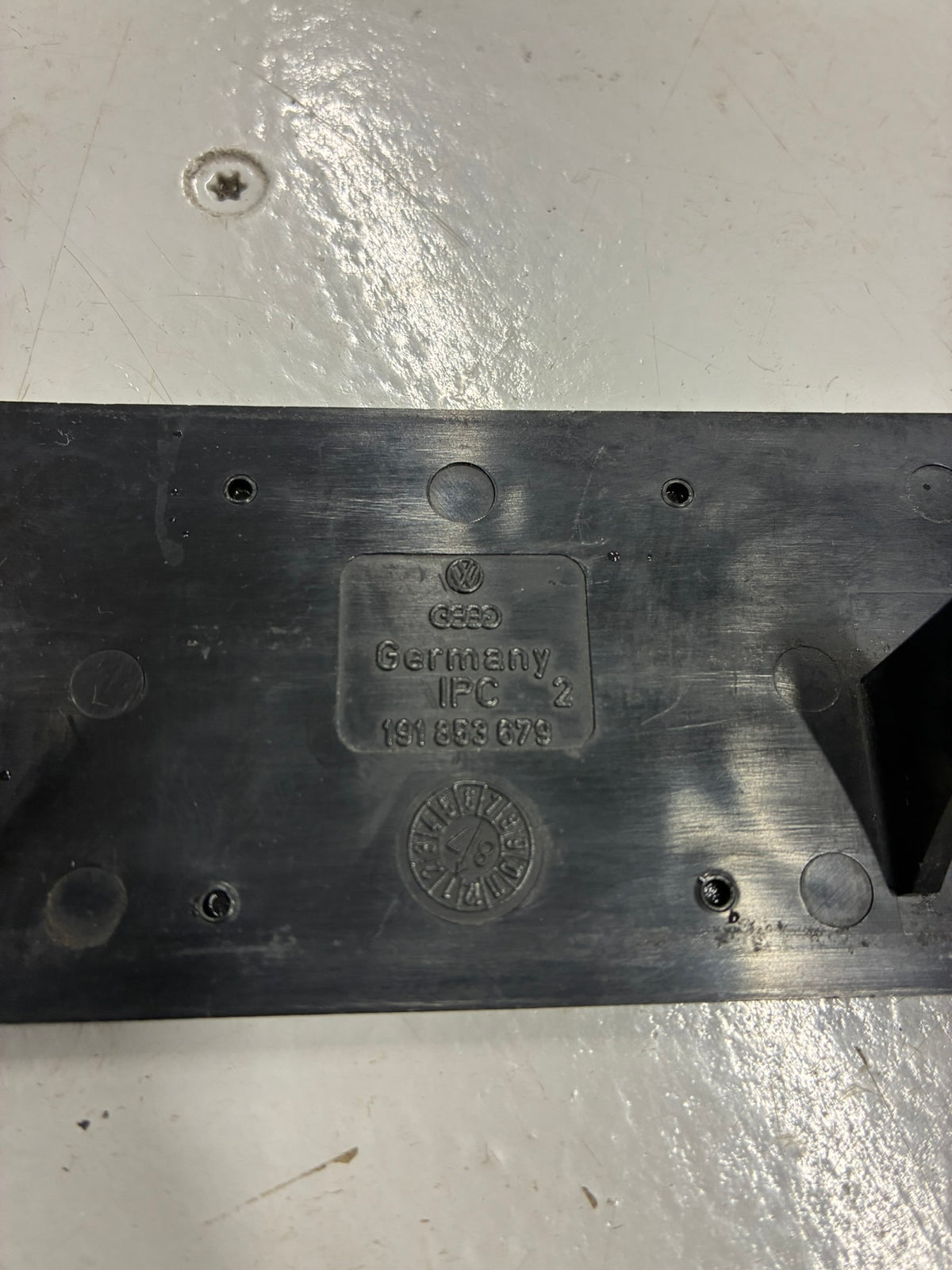 VW Mk2 Golf GTi grill logo NOTAÐ 1984-1987| Genuine original used part